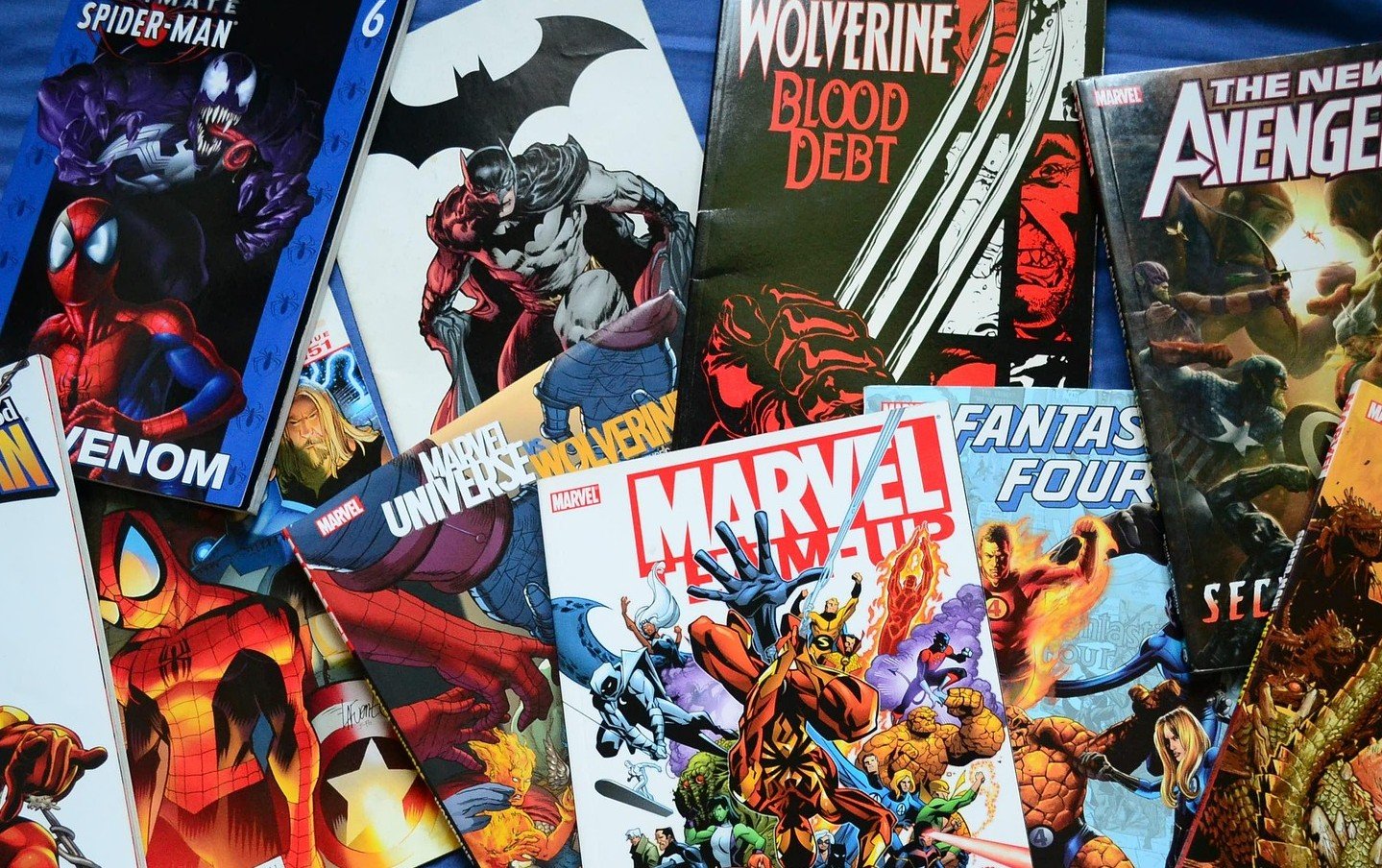 Comics graphic novels and manga
